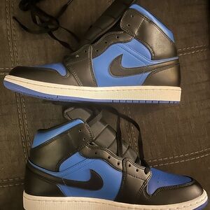 Nike Men's Black and Blue Sneakers